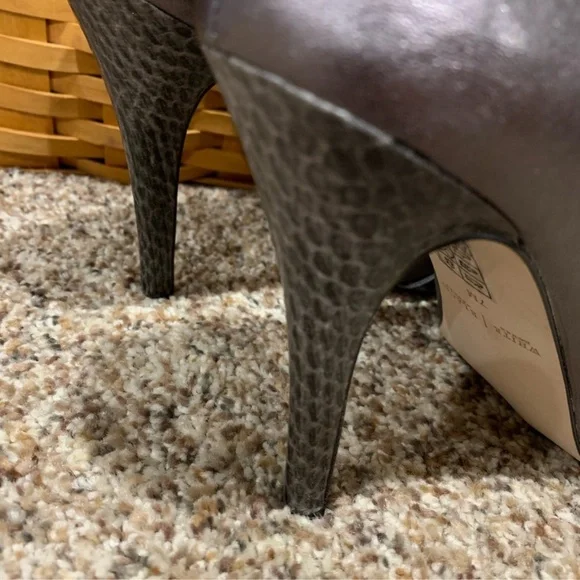 White House Black Market Gunmetal Gray Heels with Studds NWOT - Picture 4 of 7